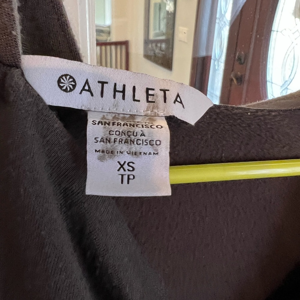 Athleta size xs brown color criscross in the front. EUC
